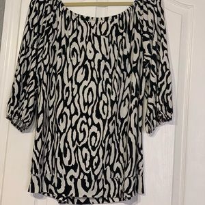 Women INC Blouse top 3/4 sleeve 
Leopard color black n white size XL